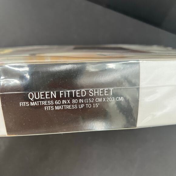 Wamsutta 300 Count Egyptian Sateen White Queen Fitted Sheet - Picture 5 of 8